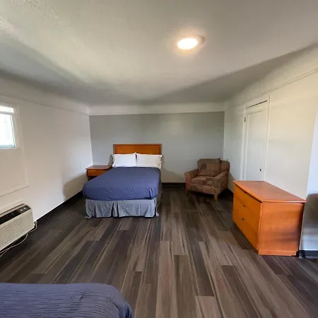 Holiday Motel-3