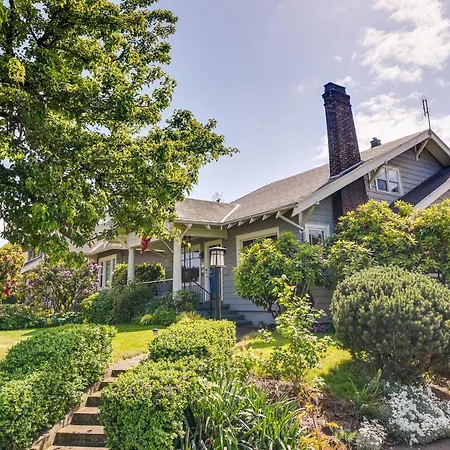 Walk To Williams District: Home W/ Hot Tub & Patio-3
