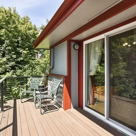Portland Apartment With Deck - 3 Mi To Downtown!-3