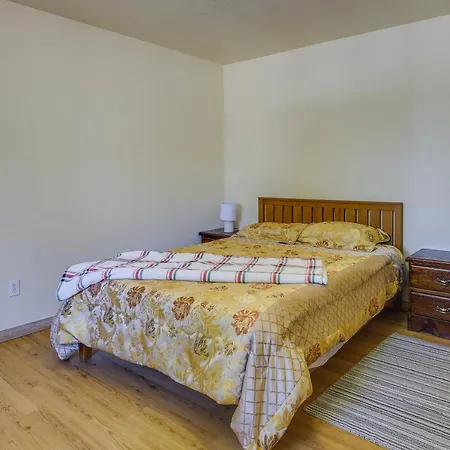 Portland Vacation Rental With Fireplace - Near Parks-3