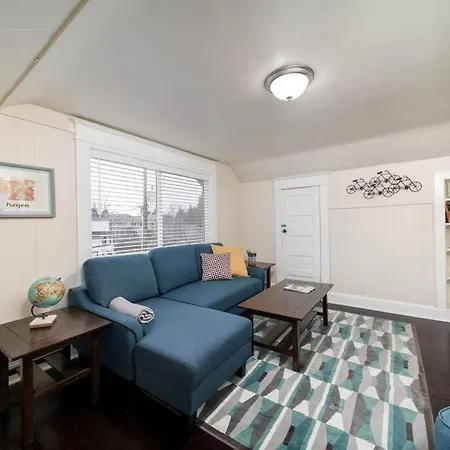 Quintessential Portland Space In Popular Richmond!-3