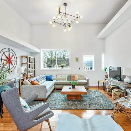 Modern Stylish 2 Bedroom In Historic St. Johns-3