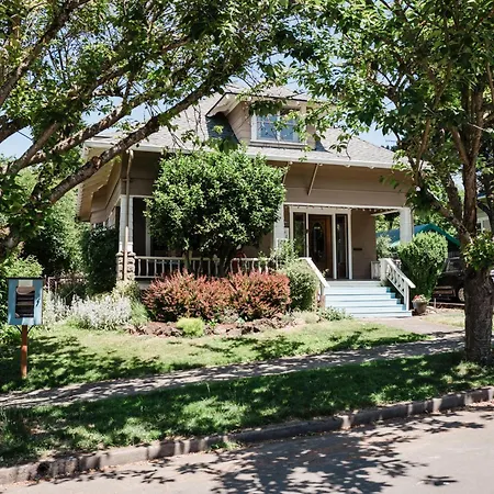 Southeast Portland Comfy & Eclectic Craftsman Home-2