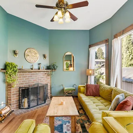 Victorian Painted Lady With Fireplace, Hot Tub And Pizza Oven-2