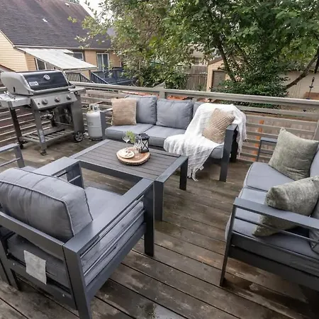 Comfy Family Home, Walkable Neighborhood + Patio!-2