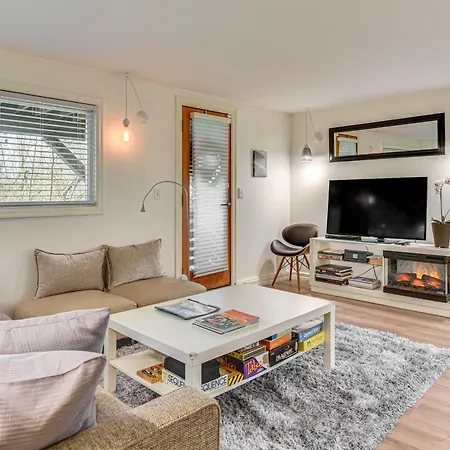 3 Mi To Downtown Portland: Lush Flat W/ Fire Pit-3