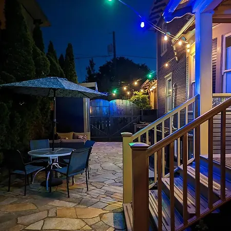 Patio Cottage Sleeps 1 To 2 Kitchen Gas Fire Pit-2